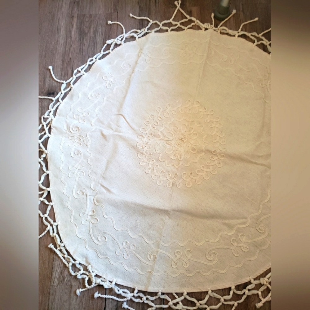 Round embroidery tablecloth